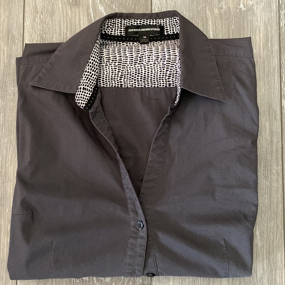 Express Button Up Top - Picture 2 of 10